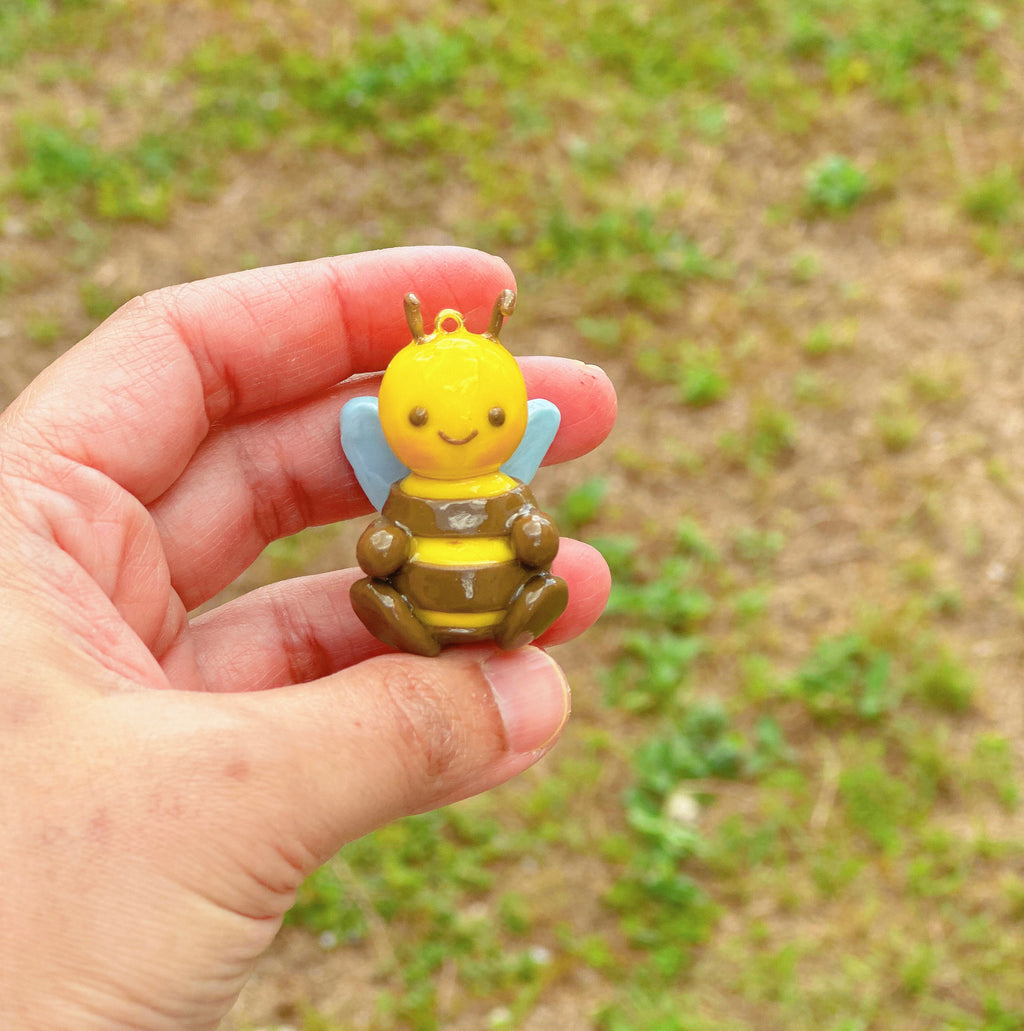 Snug Bee Keychain 🐝