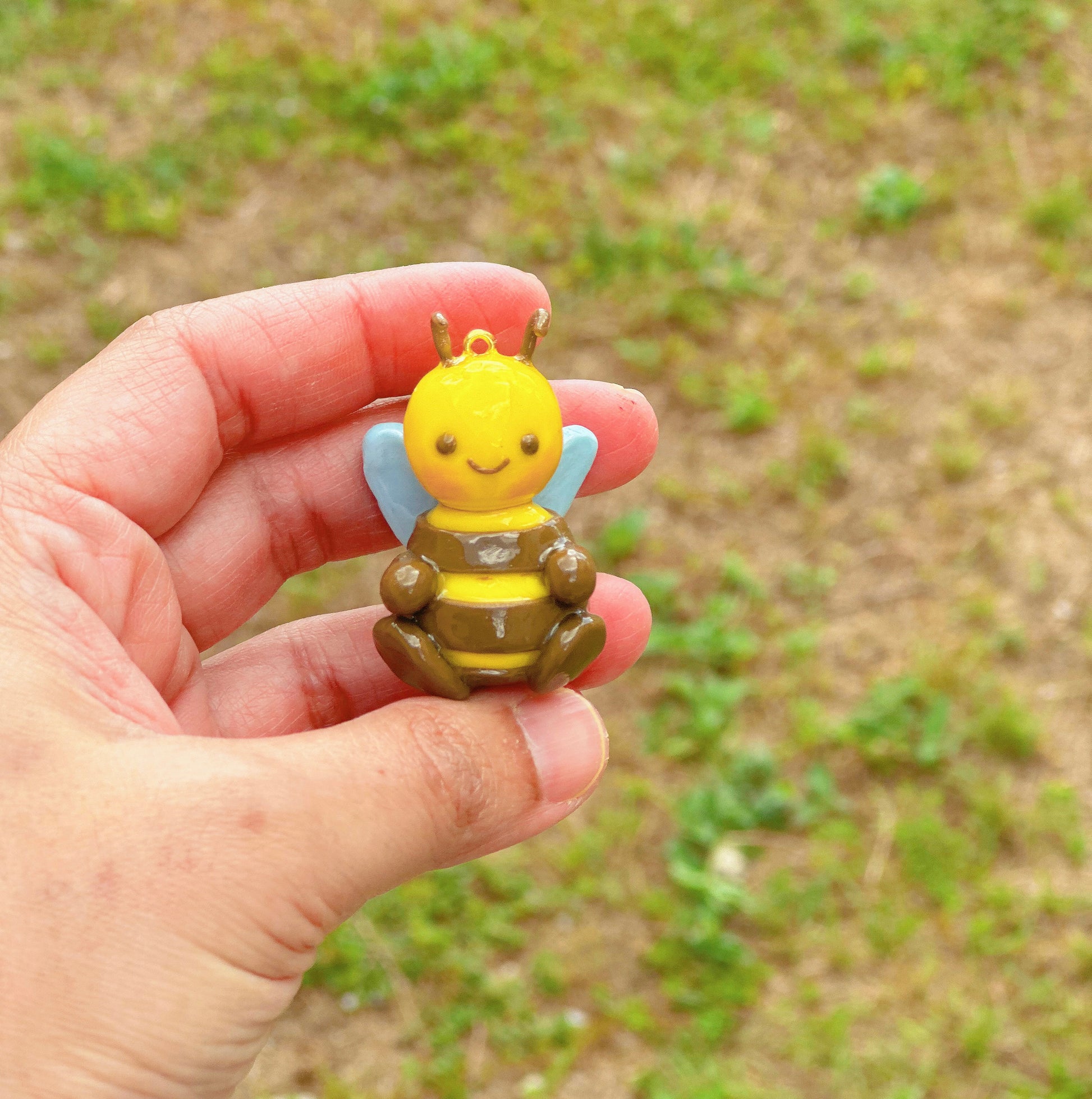 Snug Bee Keychain 🐝