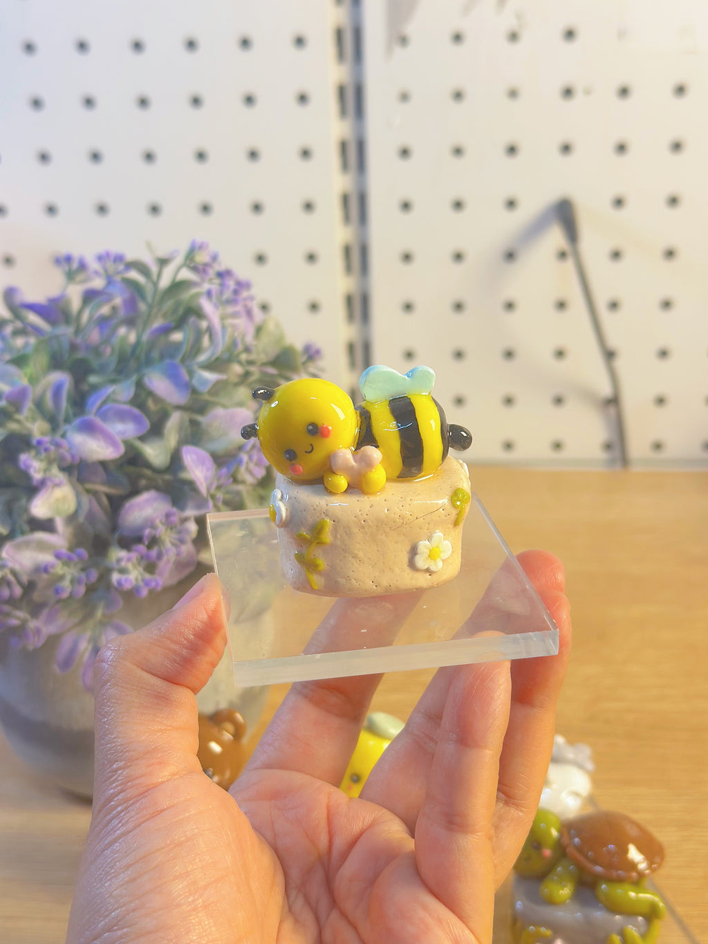 Snug Bee Desk Friend
